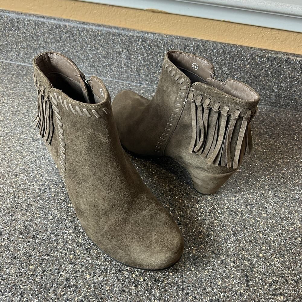 Earthies Taupe Brown Ankle Boots Heeled Fringe Womens Sz 7.5B Comfort Casual Zip